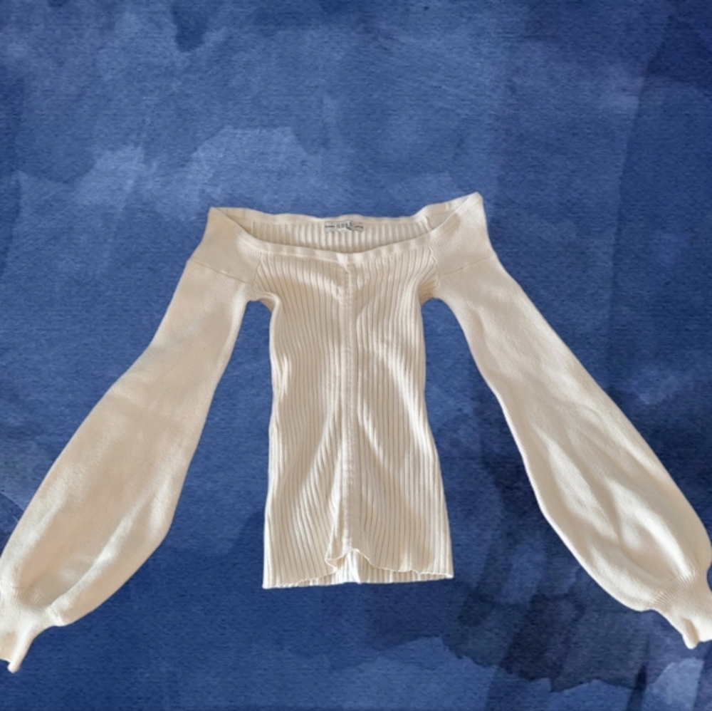 GUESS off-shoulder sweater shirt